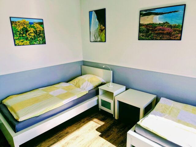Ostzimmer - Bett in der Ecke