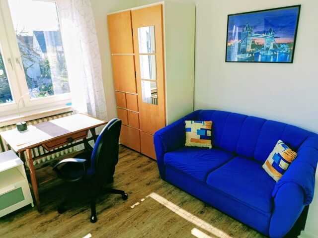 Ostzimmer - Kleiderschrank und Schlafcoach